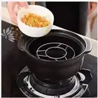 के कुडोस स्टेनलेस स्टील राउंड डोंगा कुकर स्टैंड स्टीमिंग ट्रे