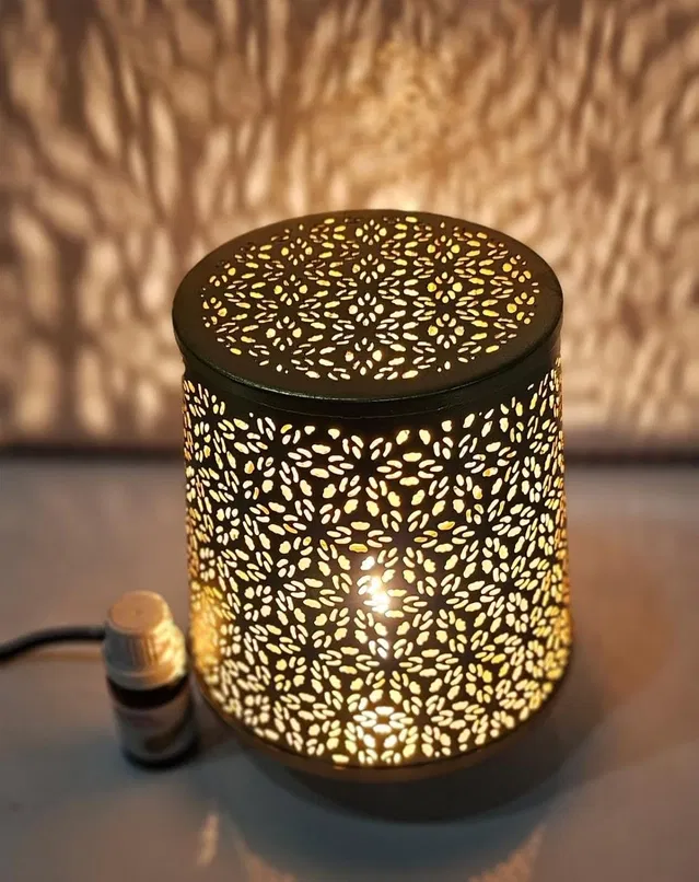 Metal Decorative Electric Moroccan-Style Oil Burner with Oil (10 ml) (Gold, Set of 1)