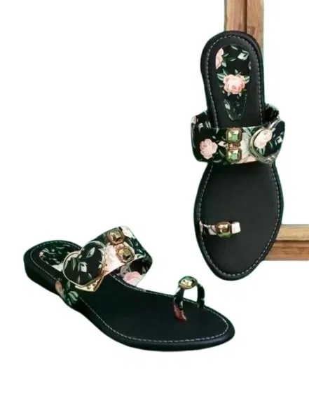 Shippe Women Flat (Black, 7)