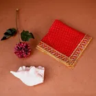 पूजा रेड चुन्नी 