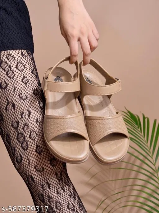 Shoetopia Girls Sandals Beige Size 4.0