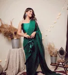 सिद्धिदाता टेक्सटाइल डायमंड साटन विमेंस फुल क्रश्ड प्लीटेड डिजिटल प्रिंटेड साड़ी विद अन-स्टीट्च्ड ब्लाउज पीस 