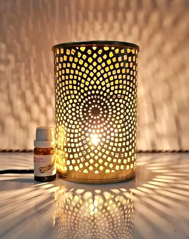 Metal Decorative Electric Moroccan-Style Oil Burner with Oil (10 ml) (Gold, Set of 1)