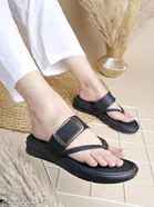 Shoetopia Solid Sandals Black Size 3