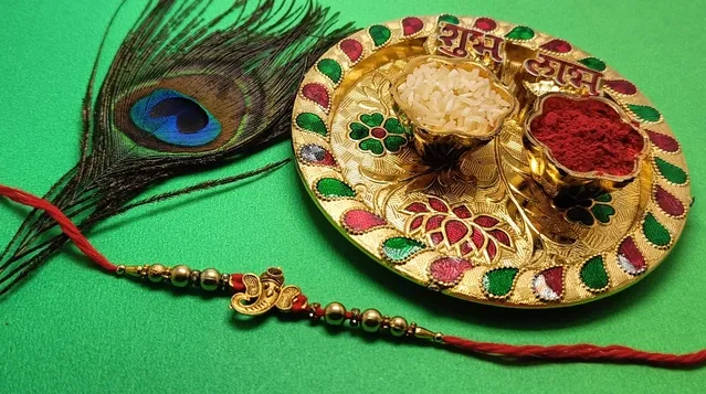 Combo of Rakhi with 4.5 inch Plate (Multicolor, Set of 1)