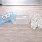 Food storage container with a removable drain plate 