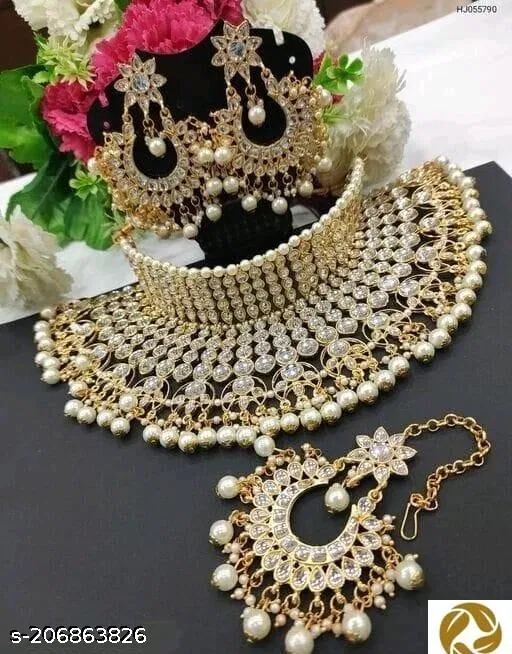 FASHIONABLE JEWELLERY FOR WOMEN