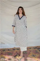 Women Trending Rayon Printed V-Neck Kurta ( White ) (XL)