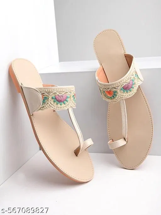 Shoetopia Girls Printed Flat Sandals Cream Size 4.0
