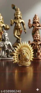 Laddu Gopal Mukut 